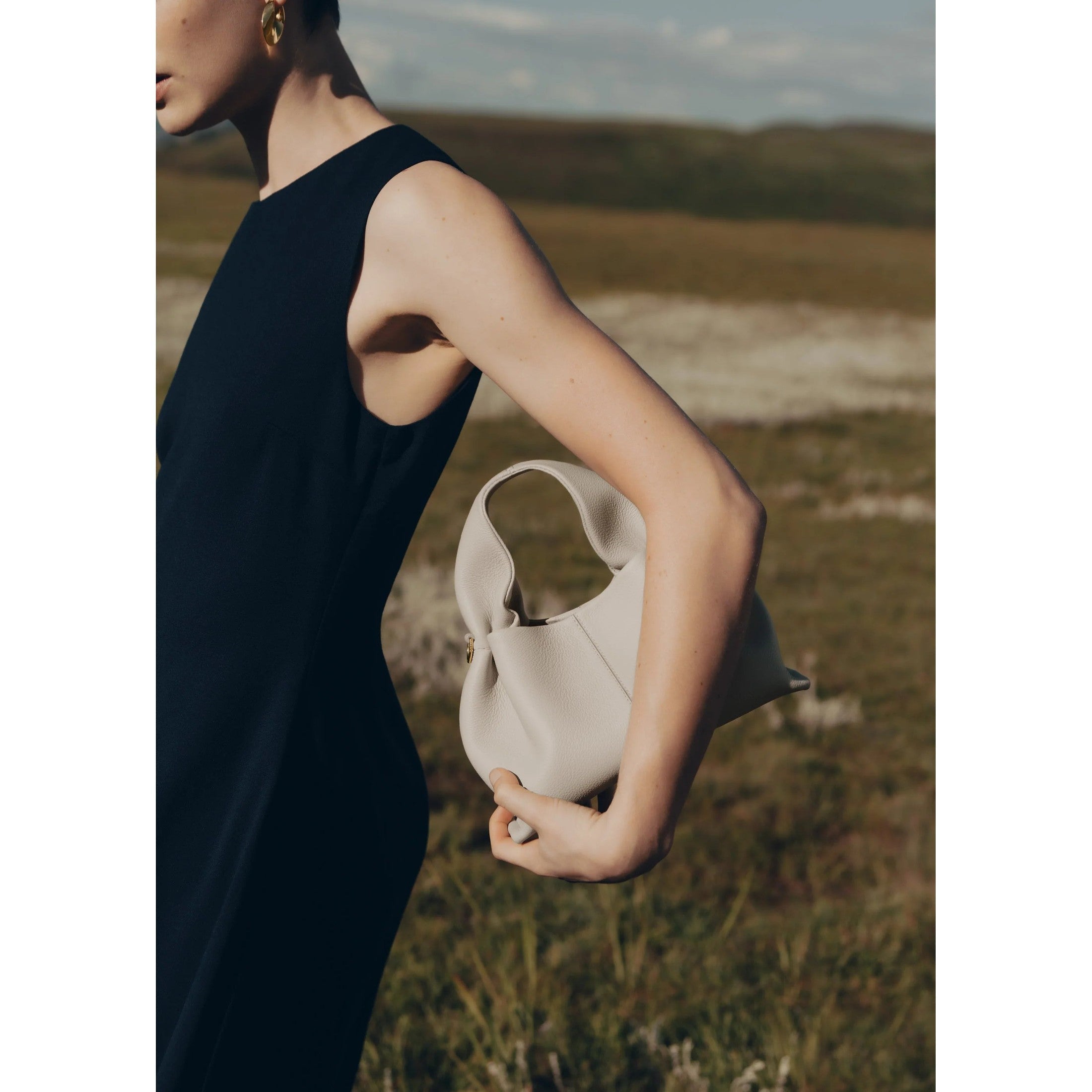 Luna | Myk Skinnveske med Unikt Silhuett